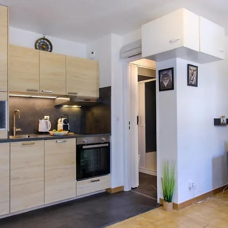 With Balcony 50 M From The Daire Sainte-Maxime