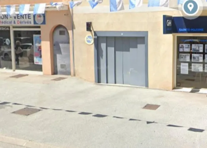 With Balcony 50 M From The アパート